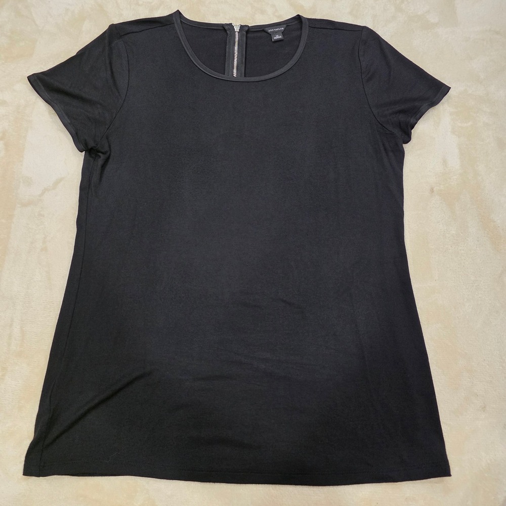 Ann Taylor Black Short Sleeve Top M Back Exposed Zipper Rayon Blend EUC